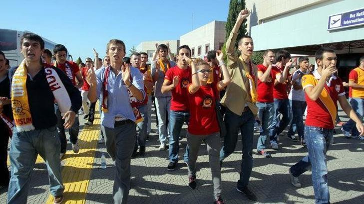 G.Saray'a çoşkulu karşılama