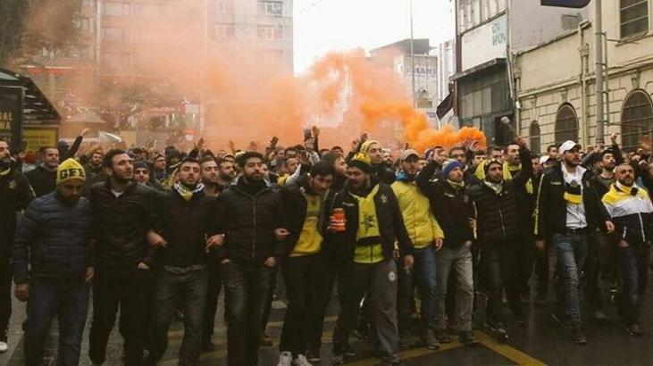 Fenerbahçeli taraftarlar derbinin havasına girdi