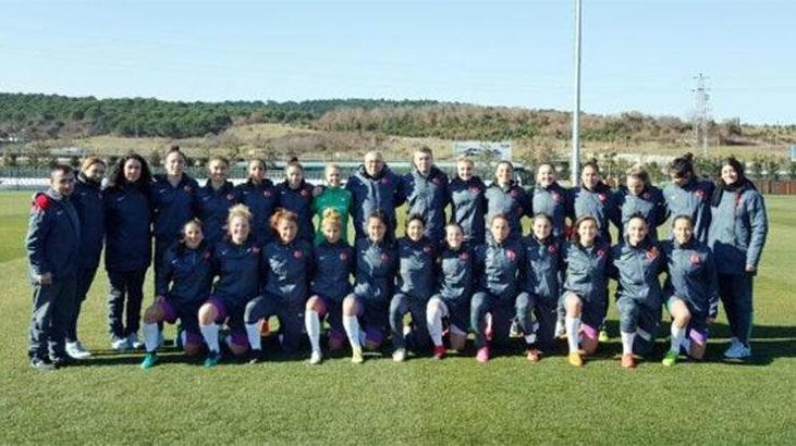 Kadın milli futbolcular hazırlık kampında