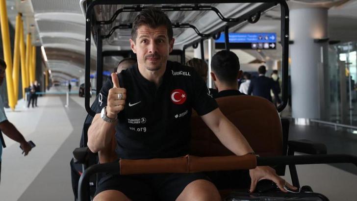Emre Belözoğlu: Milli forma her şeyin üstündedir