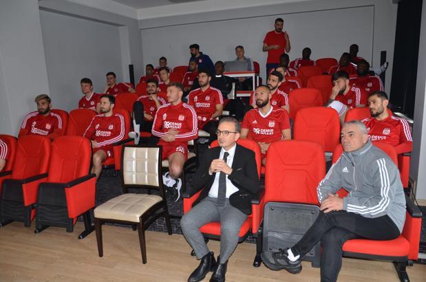 Sivasspor'dan takıma corona virüsü eğitimi