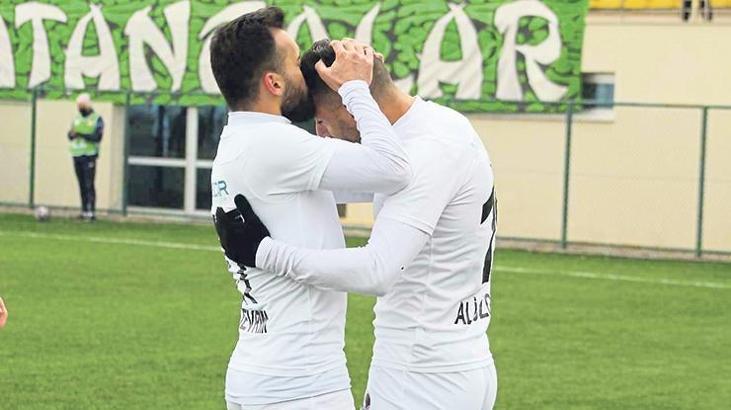 Sakaryaspor Mamak karşısında şov yaptı