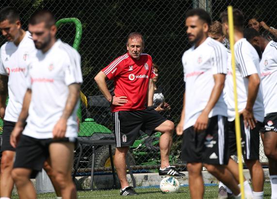 Beşiktaş'ta Abdullah Avcı'dan oyunculara kart uyarısı