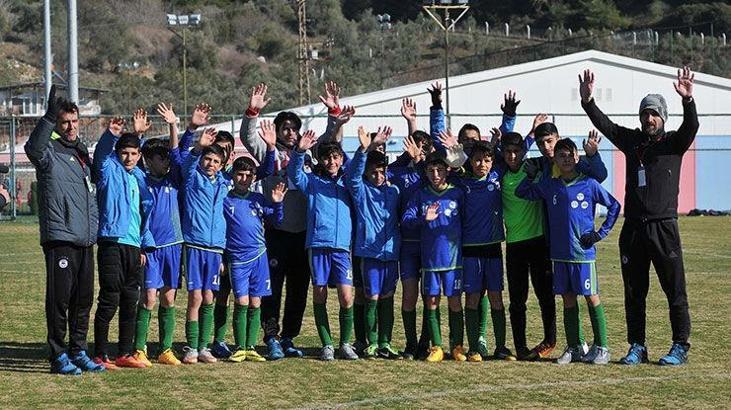 Suriyeli çocuklar İzmir U12 Cup'ta
