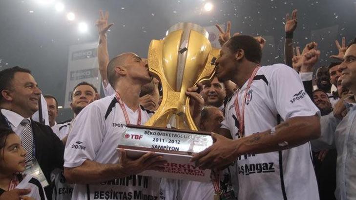 3 kupa Kartal Yuvası'nda