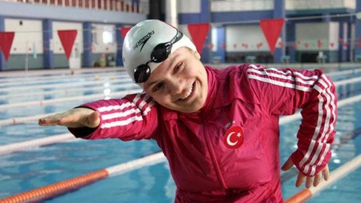Özlem finale kaldı