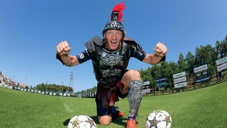 Kuyt, fahri kaptan gibi