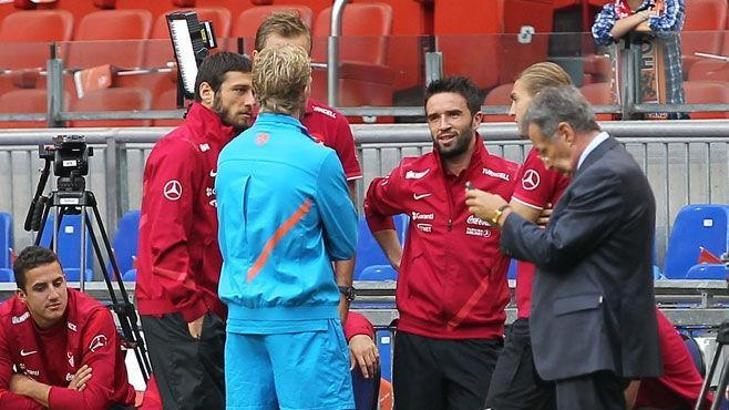 Yedek Kuyt'la arada sohbet!