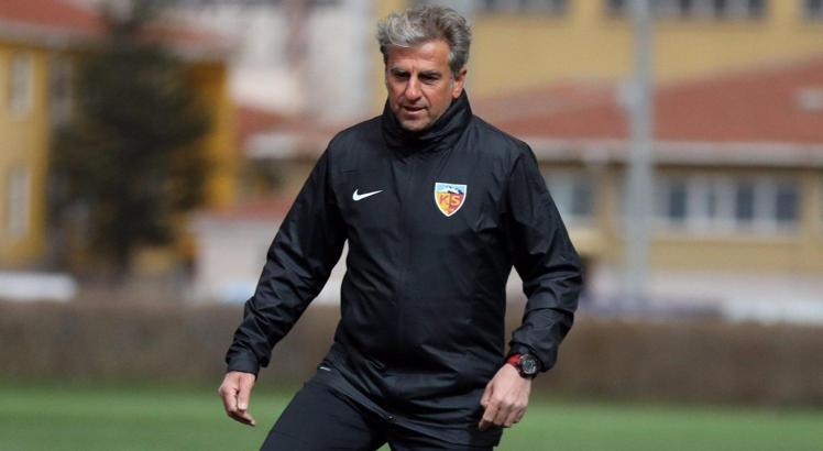 Kayserispor'da teknik direktör Hamzaoğlu ilk antrenmanına çıktı