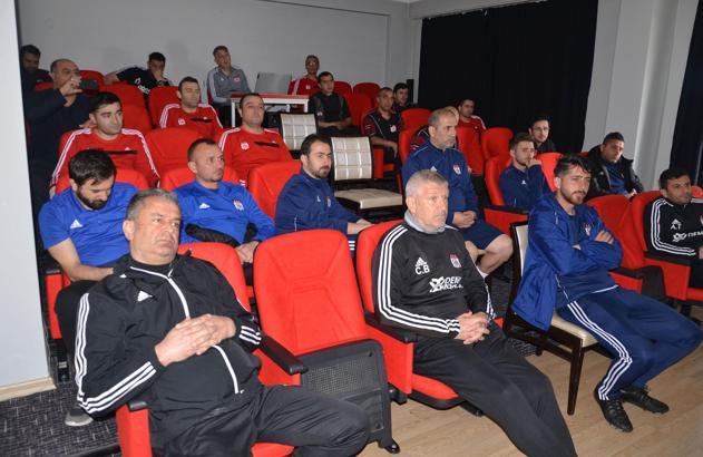 Sivasspor'da futbolculara corona virüsü eğitimi verildi