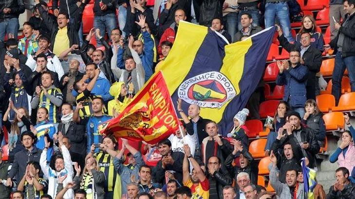 Fener'e Cimbom taraftarlarından destek
