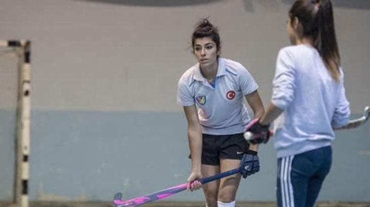 Hem futbolcu hem hokeyci: Fatma Songül Gültekin