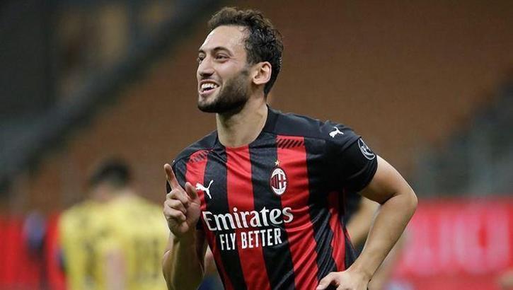Hakan Çalhanoğlu Manchester United'a gidiyor