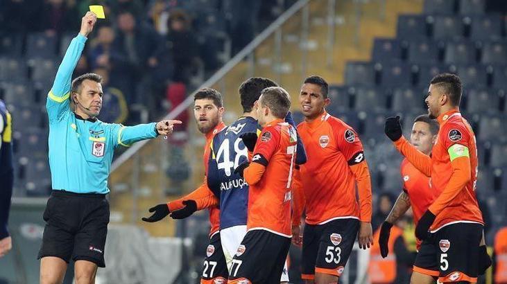 Fenerbahçe - Adanaspor maçında ortalık karıştı