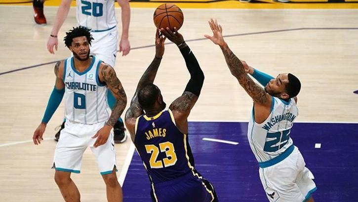 Los Angeles Lakers LeBron James ile kazandı