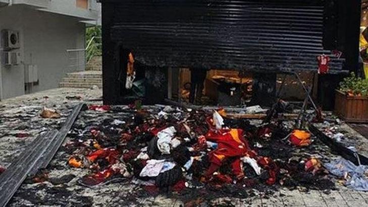 O mağaza kapandı! Açılışı olay olmuş ve yakılmıştı