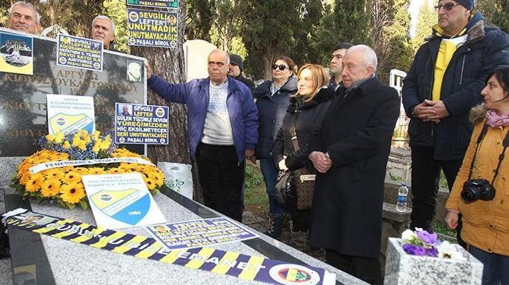 Lefter Küçükandonyadis kabri başında anıldı