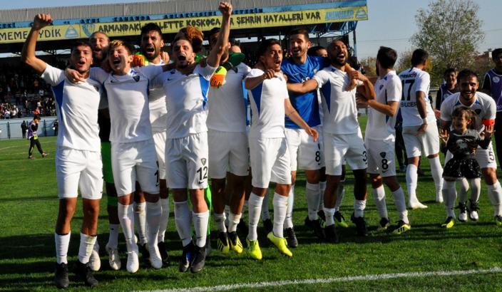 Karacabey Belediyespor şampiyonluğunu garantiledi ve 2. Lig'e yükseldi
