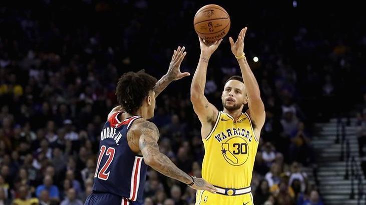 Curry'den üç çeyrekte 51 sayı