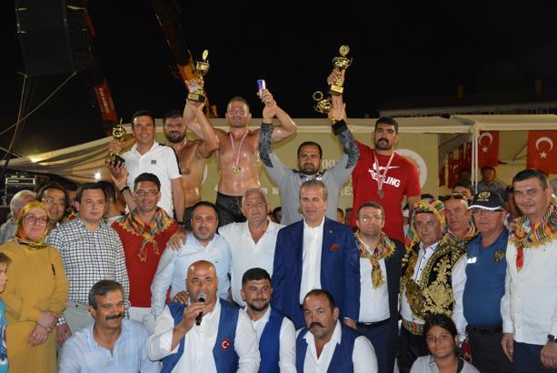 Altın Kiraz'ın başpehlivanı İsmail Balaban oldu