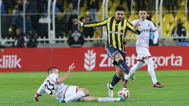 Fenerbahçe'de yedek sağ bek Ozan Tufan!