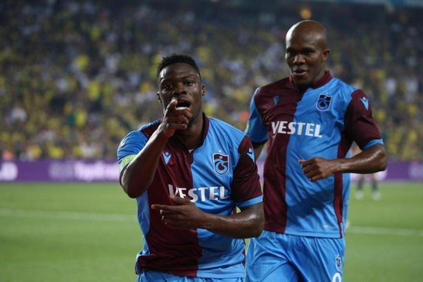 Ekuban, Emre'nin sakatlandığı anı yorumladı: Rakipte de olsa yardım edilmeli