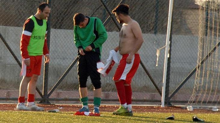 Görenler inanamadı... Futbol sahasında bu da oldu!