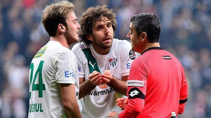 Beşiktaş - Bursaspor maçının hakemleri saldırıdan kıl payı kurtuldu!