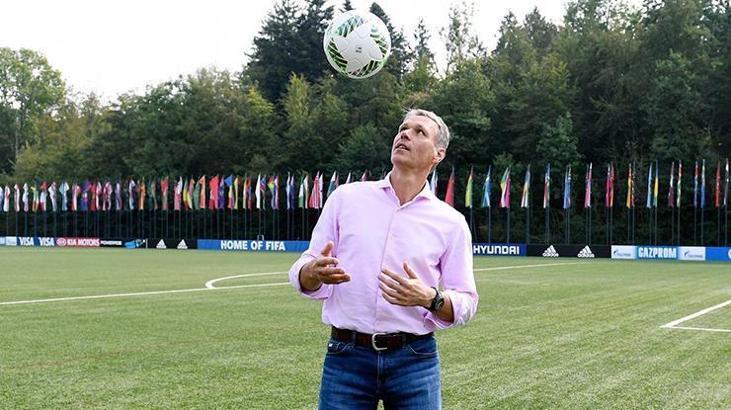 Van Basten: Hep hocaları konuşuyoruz