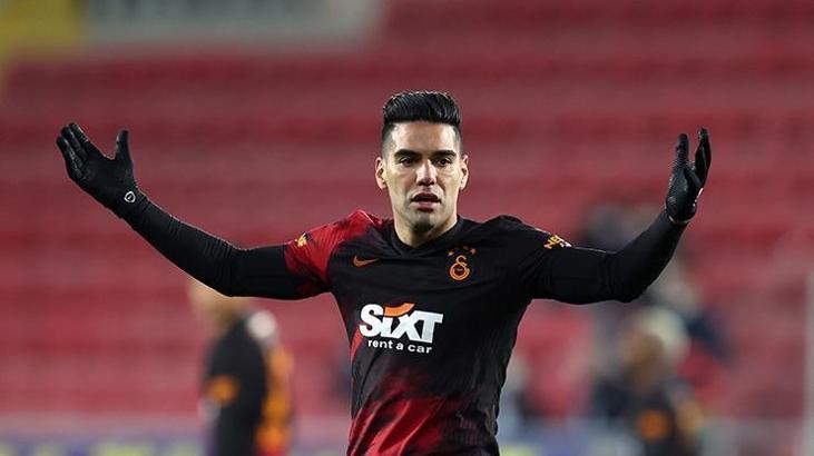 Falcao gollere başladı!