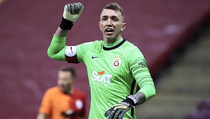 Galatasaray'da son dakika Muslera gelişmesi! Sürpriz talip