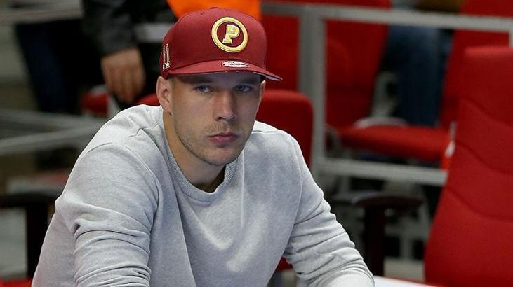 Podolski şarkıcı oluyor!