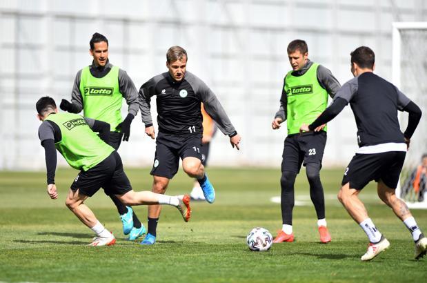 Konyasporlu 9 yabancı futbolcuya milli davet