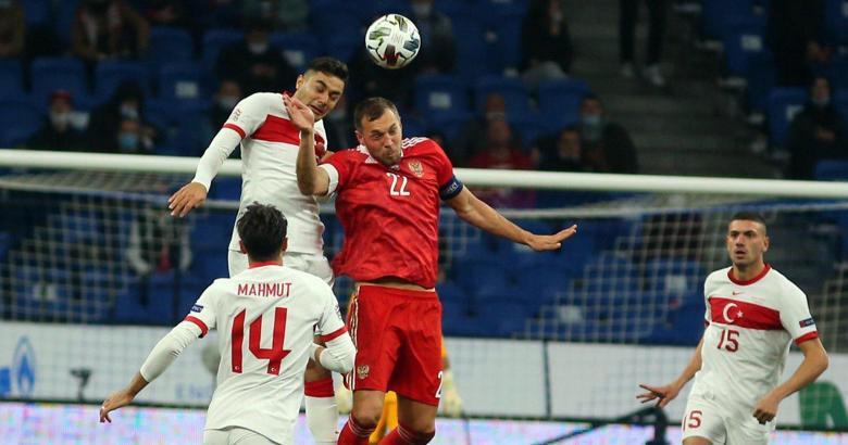 Merih Demiral ve Ozan Kabak, Artem Dzyuba'ya geçit vermedi