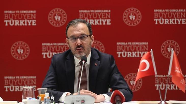 Bakan Kasapoğlu'ndan kulüplerin yapısı ve stad zemini açıklaması