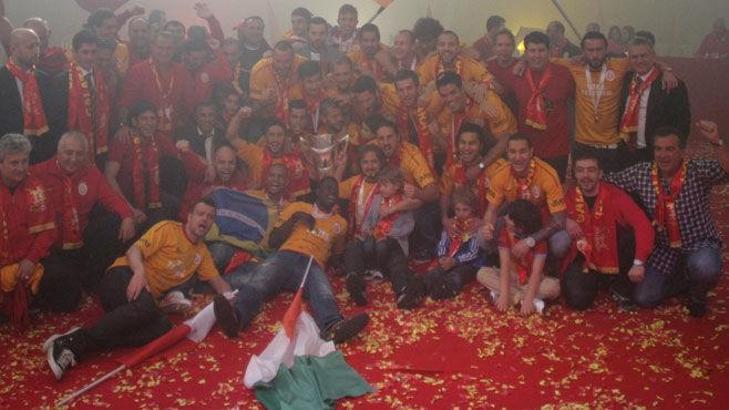 Yılın Futbol Oscarları Kayacı ve Akbaş'a