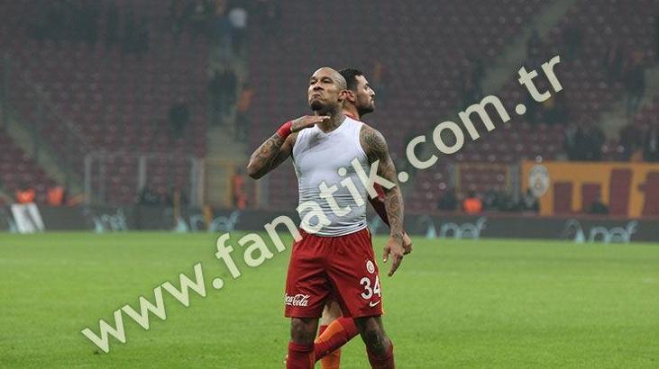 Nigel de Jong'dan maç sonu olay hareket