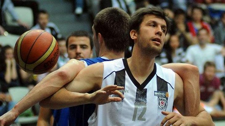 Şampiyon 1 sayıyla kaybatte: 99-100