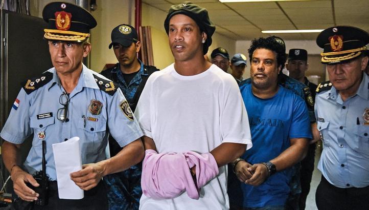 Ronaldinho'yu para teklifi de kurtaramadı
