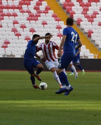 Demir Grup Sivasspor hazırlık maçında BB Erzurumspor'a 3-1 yenildi