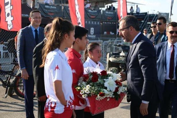 Bakan Kasapoğlu: Çok önemli müsabakalara ev sahipliği yapıyoruz