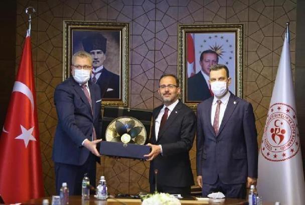 Bakan Kasapoğlu'ndan Karacabey'in spordaki atılımlarına övgü