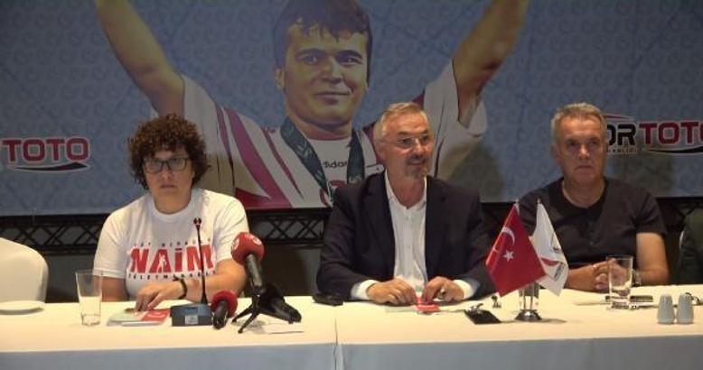 Naim Süleymanoğlu'nun film ve kitap tanıtım toplantısı yapıldı