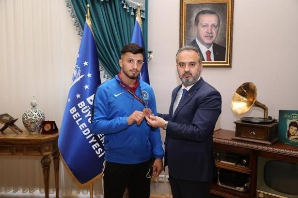 Avrupa üçüncüsü Ergen'den Bursa Büyükşehir Belediye Başkanı Aktaş'a ziyaret