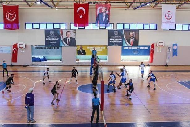 Karacabey Belediyespor voleybolda da başarılı çizgisini sürdürüyor