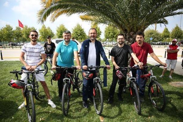 Bakan Kasapoğlu'ndan İstanbul'da bisiklet turu