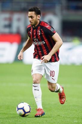 Hakan Çalhanoğlu'nun golü Milan'a galibiyeti getirdi