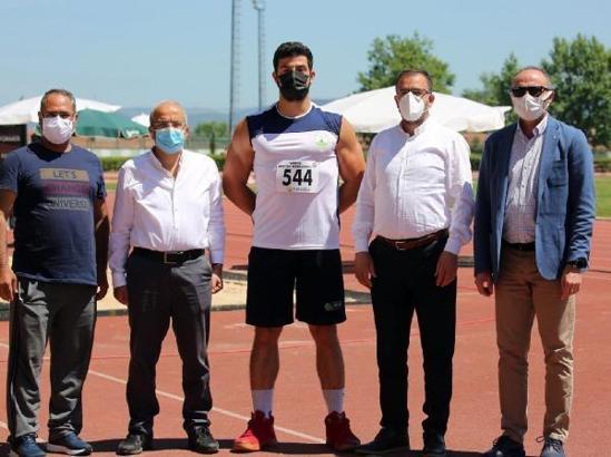 Osmangazili atlet, kendi rekorunu geliştirdi