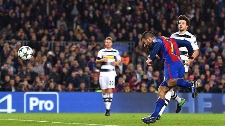 (ÖZET) Barcelona 4-0 Mönchengladbach | Arda Turan Nou Camp'ı salladı!