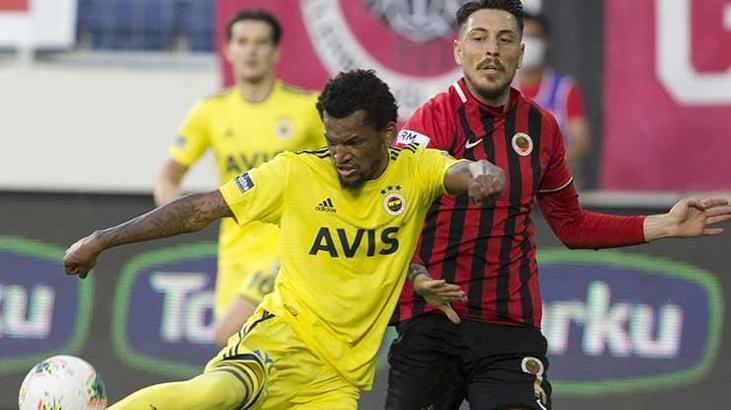 Fenerbahçe'de Tahir Karapınar'ın savunmada zor seçimi